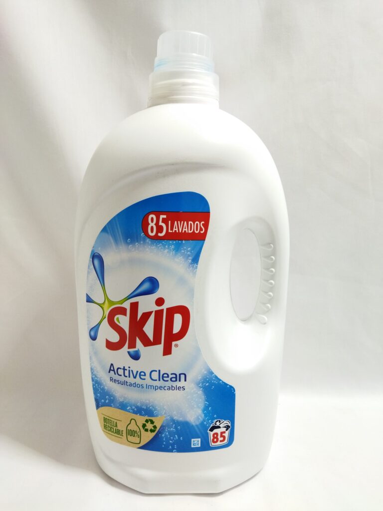 SKIP Lessive liquide peaux sensibles 74 lavages 3,108l pas cher